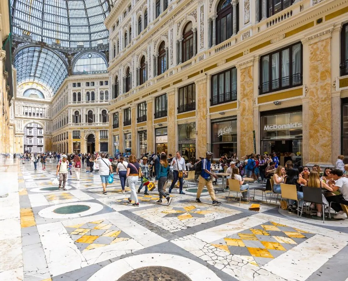 Quartieri Spagnoli Housing By Wonderful Italy ナポリ イタリア
